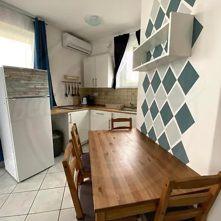 Bence Apartment *